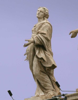로마의 성녀 바실리사1_by Giovanni Battista Antonini_at St Peters Square.jpg